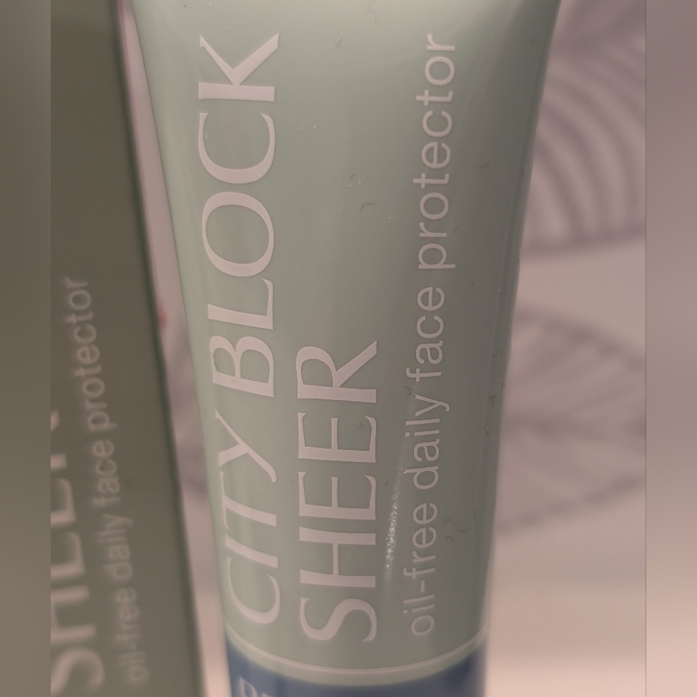 Clinique City Block Sheer SPF 25 Full Size NWT - Picture 4 of 5